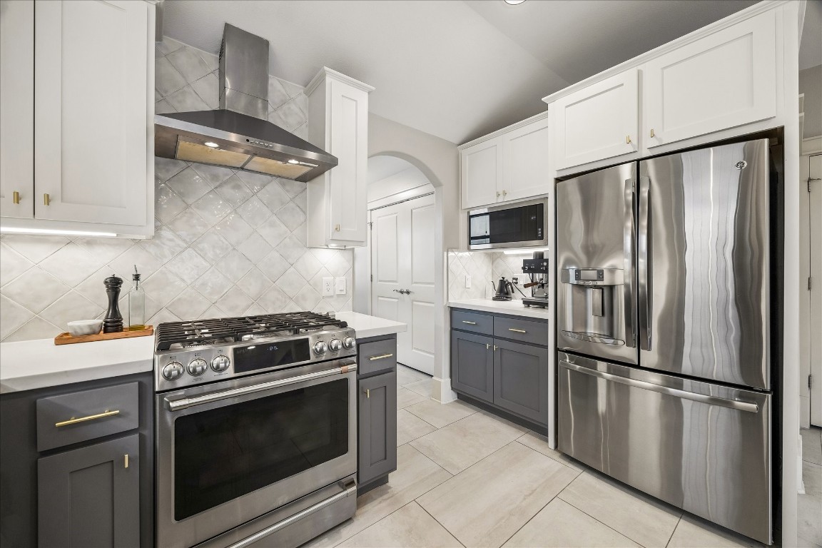 1722 Lamonte Lane Houston, TX 77018 - Photo 10 of 34 a kitchen with stainless steel appliances granite countertop a refrigerator stove and a sink