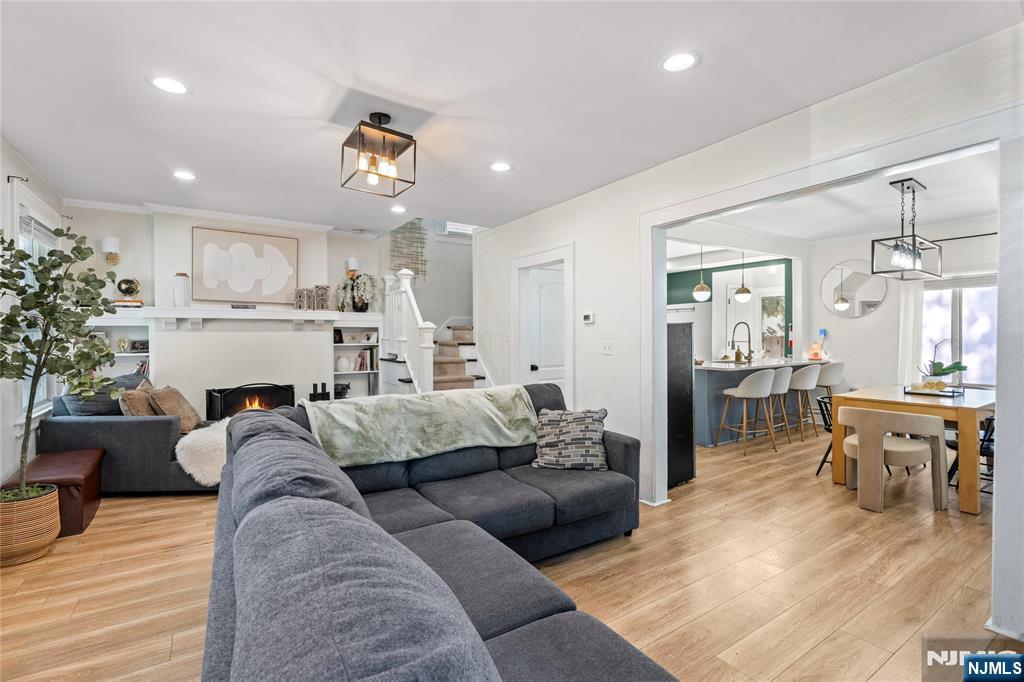 44 Richelieu Place Newark, NJ 07106 - Photo 2 of 9