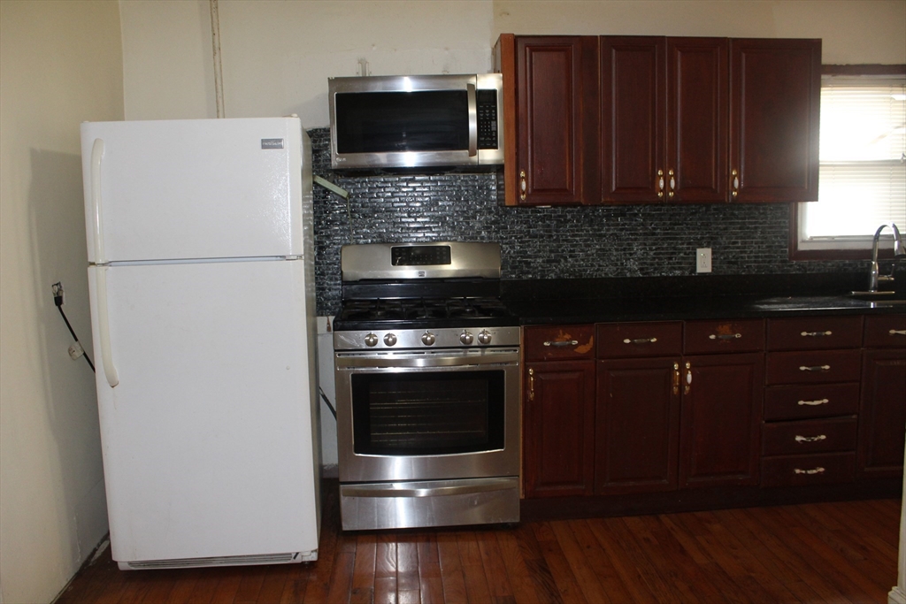 38 Fisk Avenue Somerville, MA 02145 - Photo 5 of 13