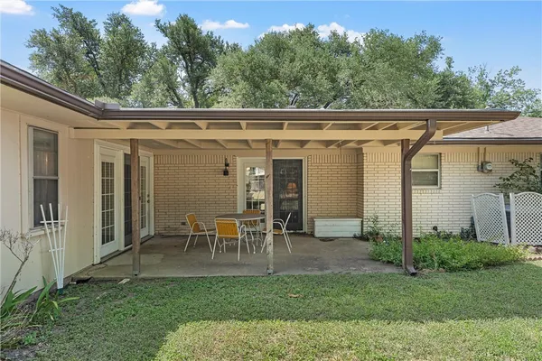 $275,000 | 524 East Avenue D, Rosebud, TX 76570