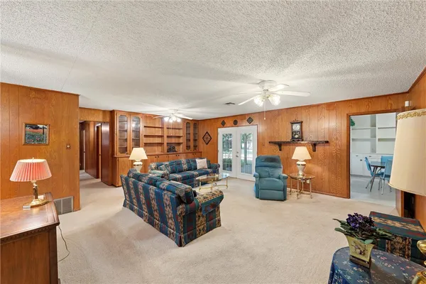 $275,000 | 524 East Avenue D, Rosebud, TX 76570