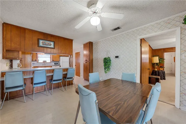 $275,000 | 524 East Avenue D, Rosebud, TX 76570