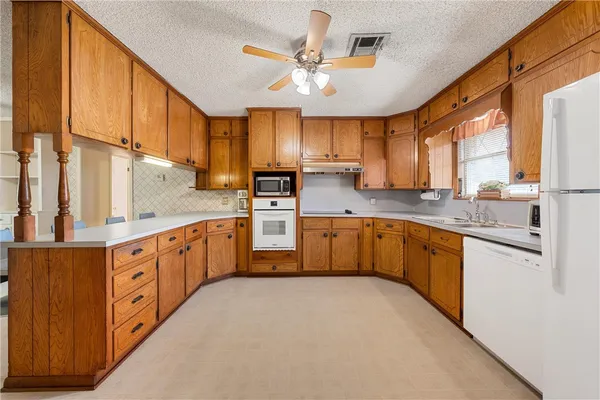 $275,000 | 524 East Avenue D, Rosebud, TX 76570