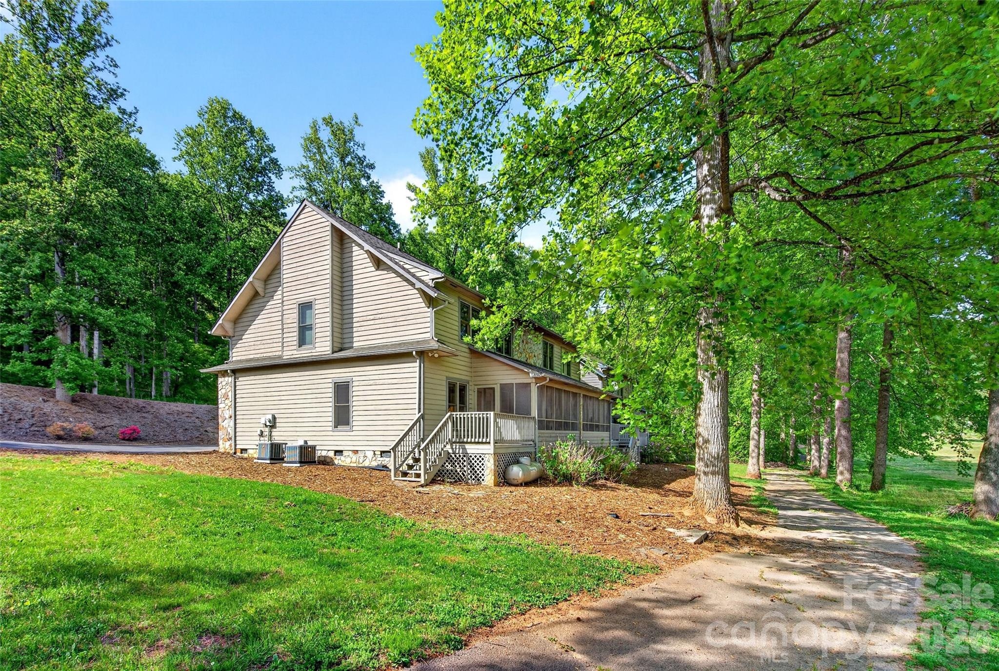 307 Blue Ridge Drive South, Unit 4 Marion, NC 28752 - Photo 4 of 32