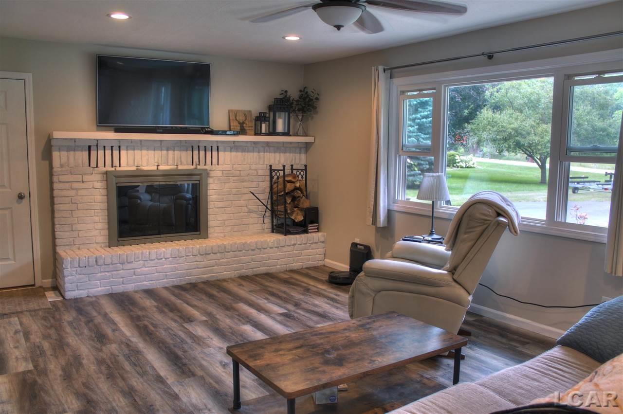 2317 Laberdee Road Adrian, MI 49221 - Photo 2 of 17 Living Room