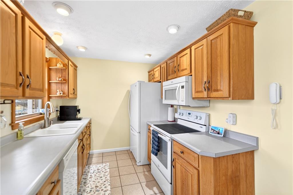 933 Newell Road Fayette City, PA 15438 - Photo 4 of 41