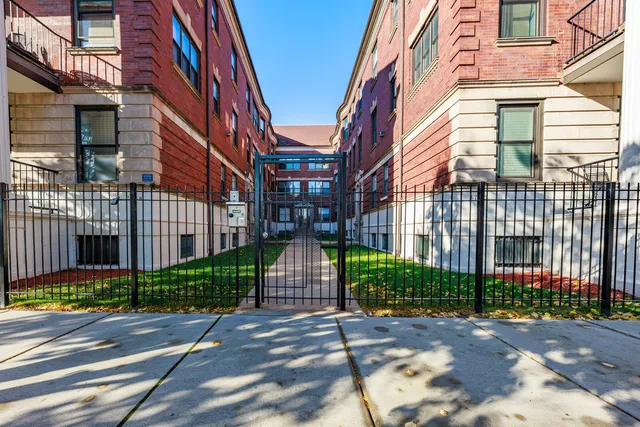 $219,900 | 3704 South King Drive, Unit 3C, Chicago, IL 60653