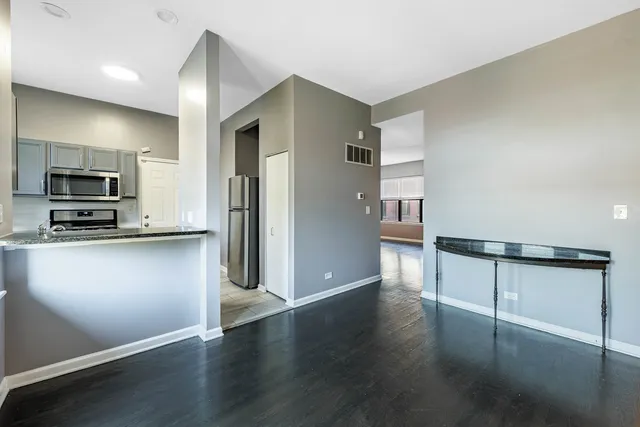 $219,900 | 3704 South King Drive, Unit 3C, Chicago, IL 60653