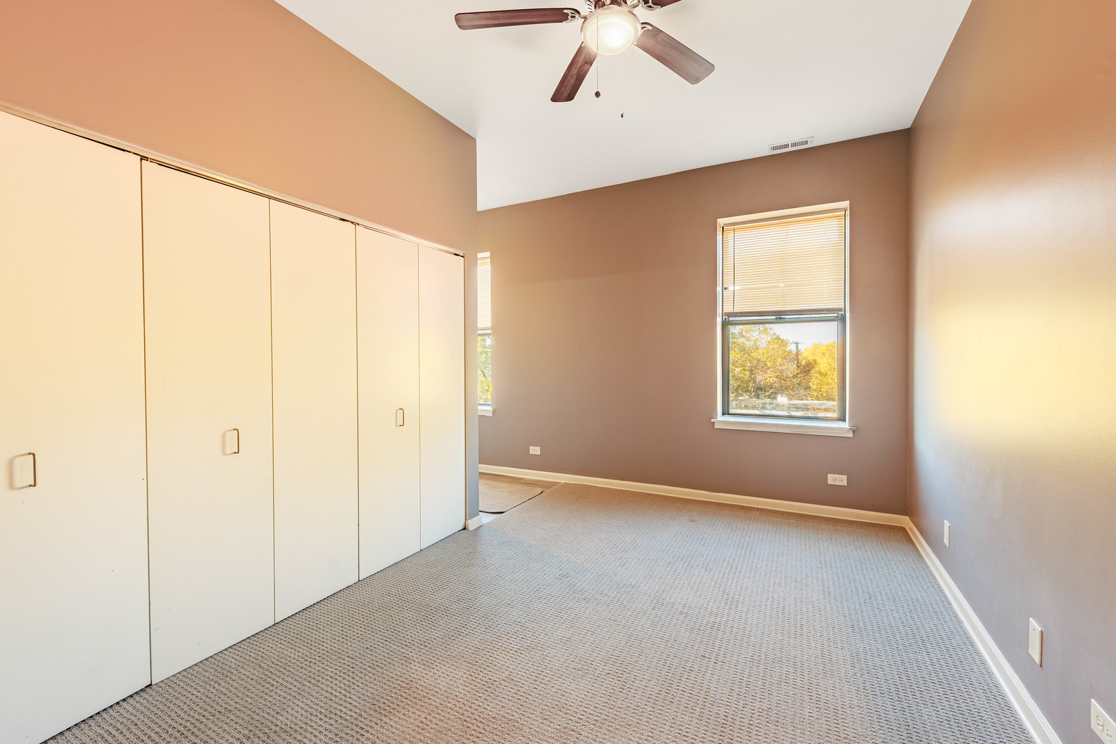 3704 South King Drive, Unit 3C Chicago, IL 60653 - Photo 16 of 26 a view of an empty room with a window