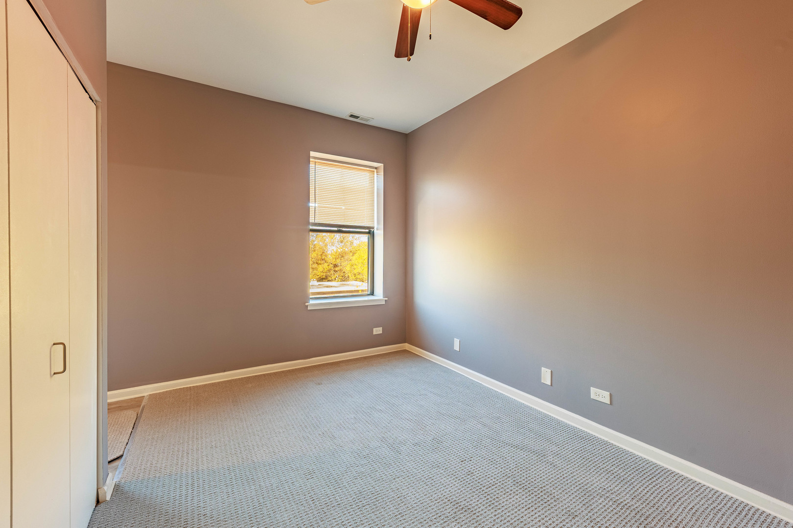 3704 South King Drive, Unit 3C Chicago, IL 60653 - Photo 17 of 26 an empty room with windows
