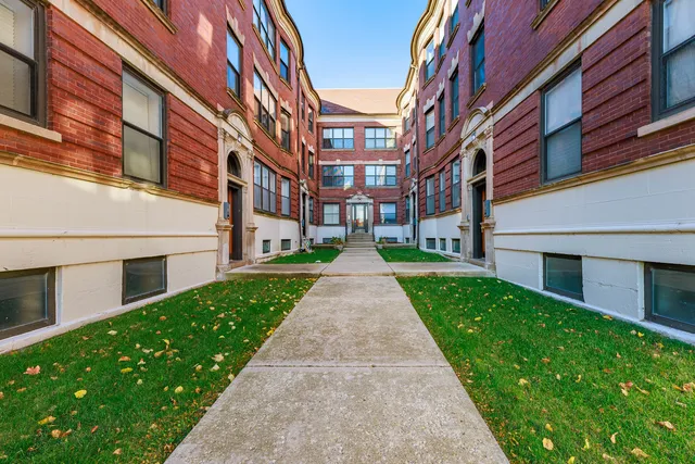 $219,900 | 3704 South King Drive, Unit 3C, Chicago, IL 60653