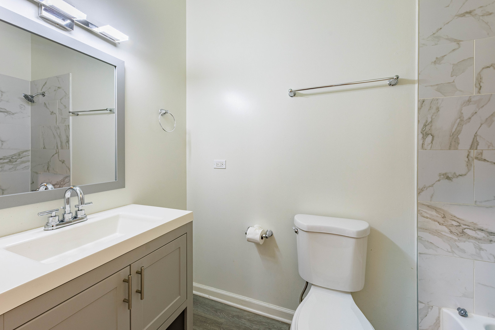 3704 South King Drive, Unit 3C Chicago, IL 60653 - Photo 25 of 26 a bathroom with a sink a toilet and shower