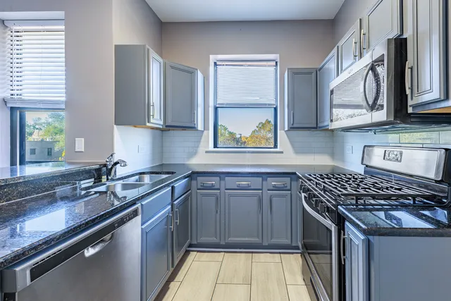 $219,900 | 3704 South King Drive, Unit 3C, Chicago, IL 60653