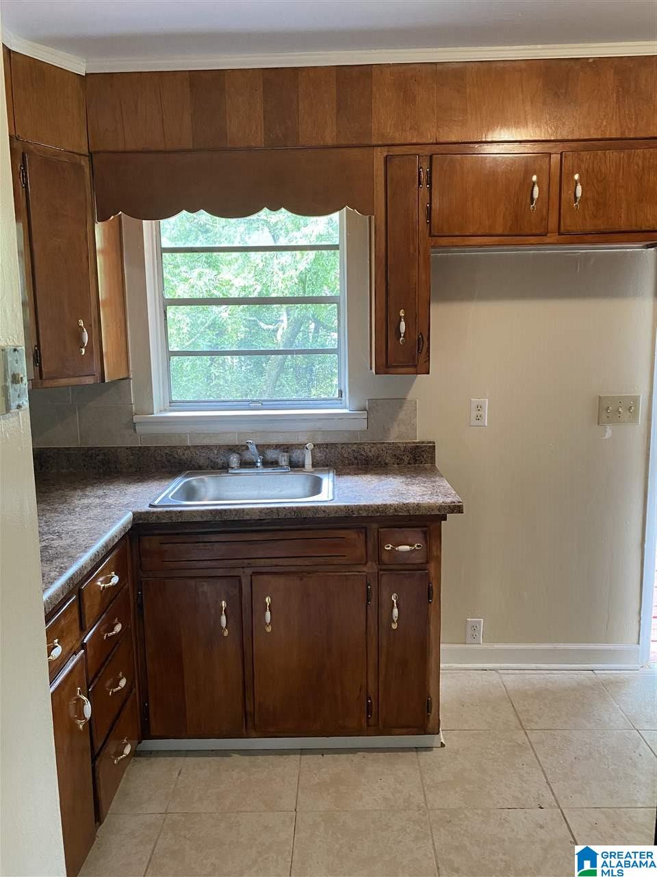 1533 Maple Avenue Southwest Birmingham, AL 35211 - Photo 3 of 12