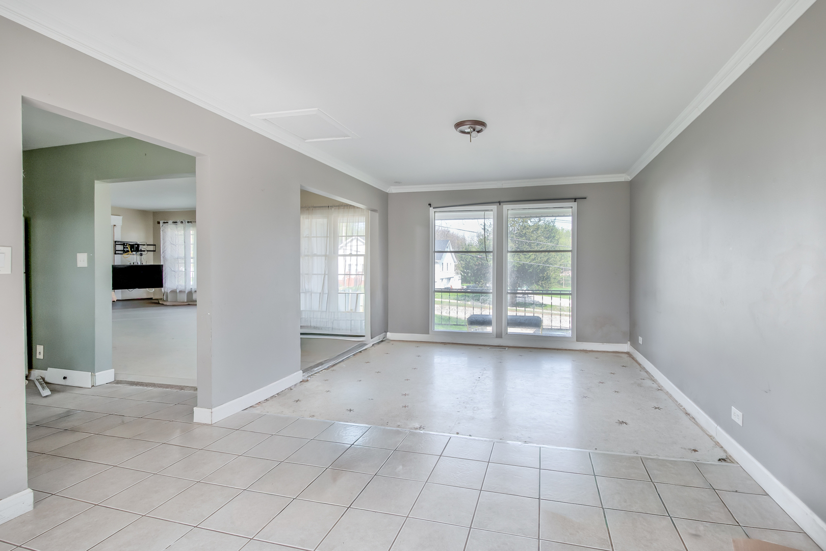 4113 West Crystal Lake Road McHenry, IL 60050 - Photo 6 of 14 a view of an empty room with a window