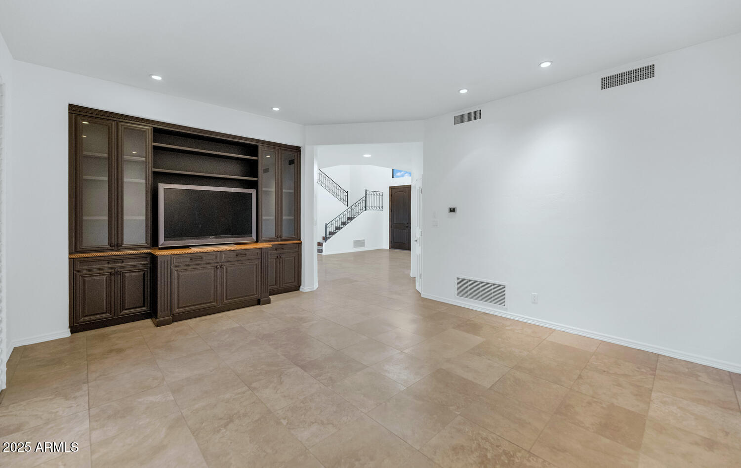7878 East Gainey Ranch Road, Unit 25 Scottsdale, AZ 85258 - Photo 15 of 42 a living room with stainless steel appliances wooden floor and view living room