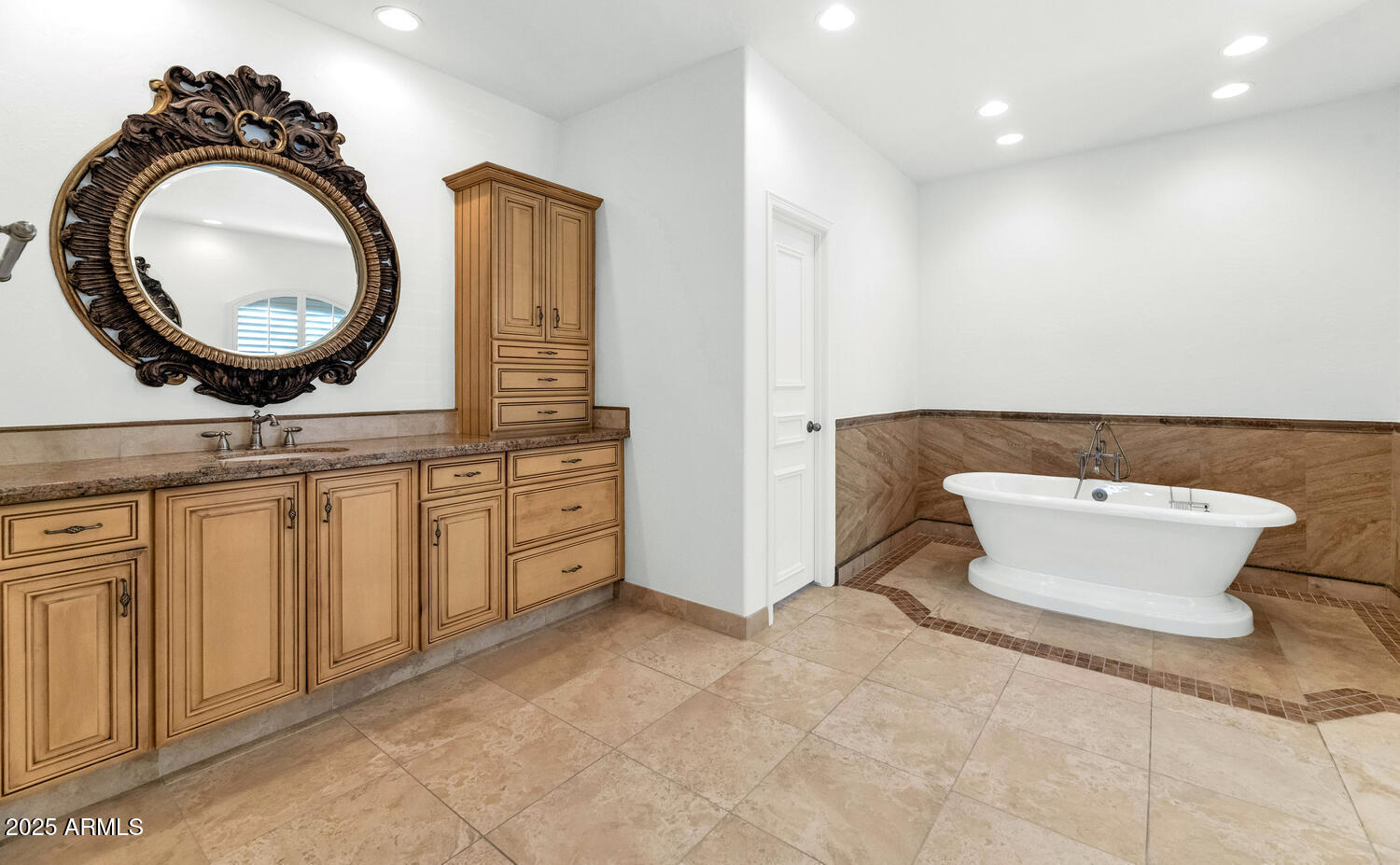 7878 East Gainey Ranch Road, Unit 25 Scottsdale, AZ 85258 - Photo 25 of 42 a bathroom with a sink and a mirror