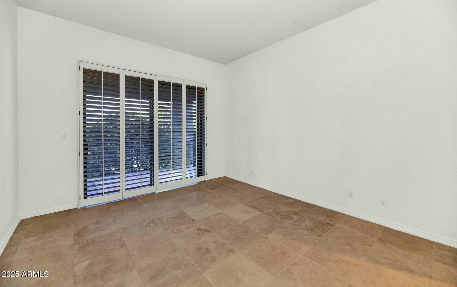 7878 East Gainey Ranch Road, Unit 25 Scottsdale, AZ 85258 - Photo 29 of 42 a view of an empty room with a window