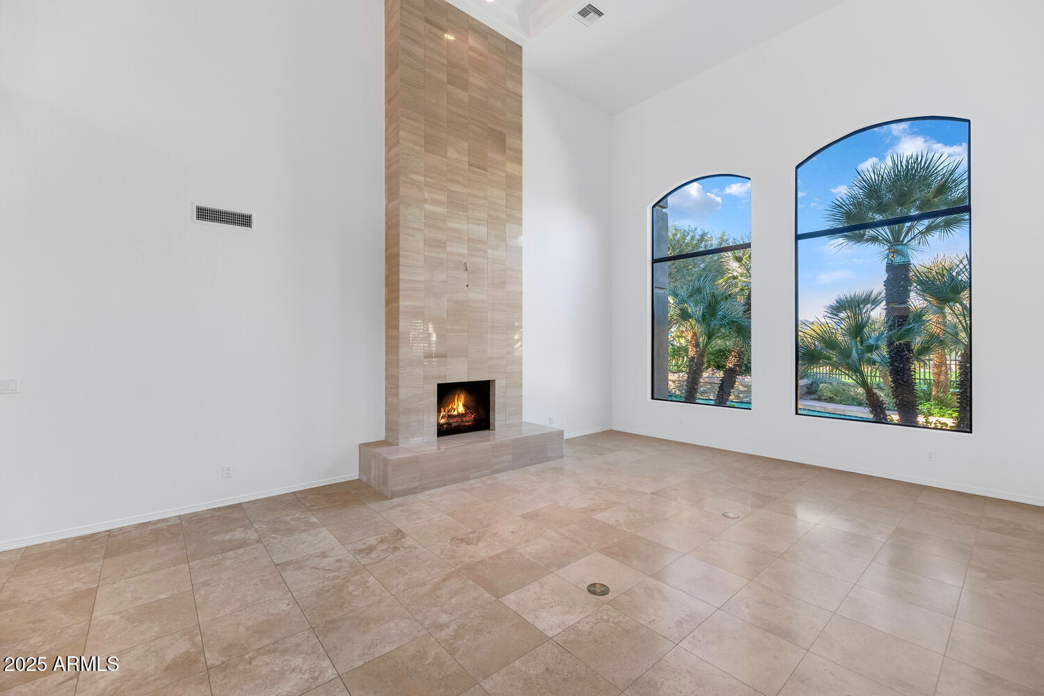 7878 East Gainey Ranch Road, Unit 25 Scottsdale, AZ 85258 - Photo 5 of 42 an empty room with windows