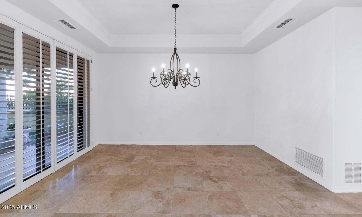 7878 East Gainey Ranch Road, Unit 25 Scottsdale, AZ 85258 - Photo 9 of 42 a view of a chandelier in big room and chandelier