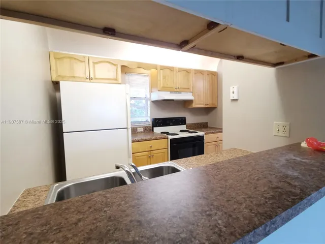 $1,650 | 10179 Twin Lakes Drive, Unit 23K, Coral Springs, FL 33071