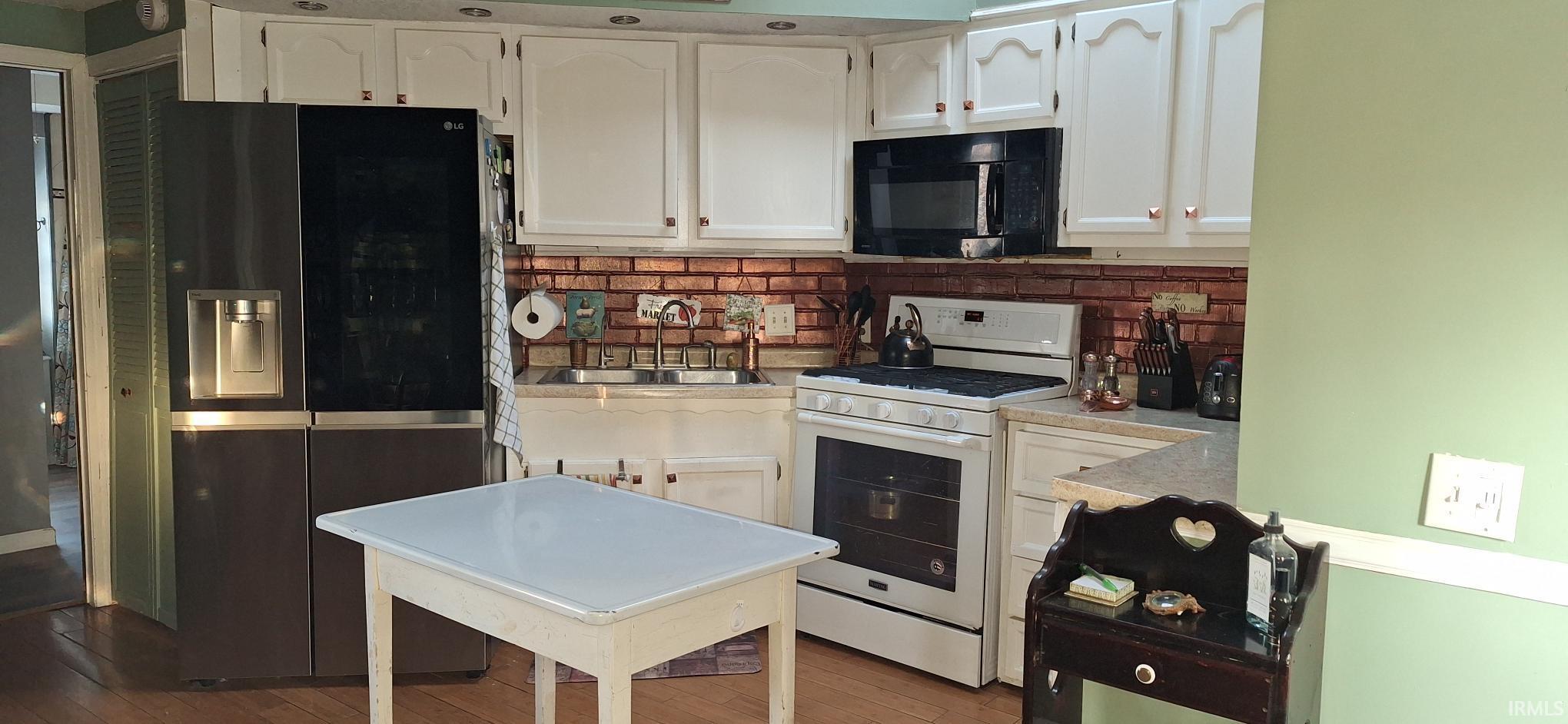 9218 North Koher Road East Syracuse, IN 46567 - Photo 3 of 16