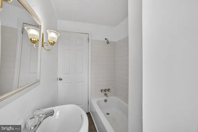 $2,300 | 713 Monmouth Street, Trenton, NJ 08609