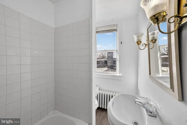 $2,300 | 713 Monmouth Street, Trenton, NJ 08609