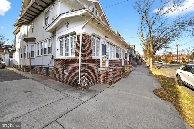 $2,300 | 713 Monmouth Street, Trenton, NJ 08609