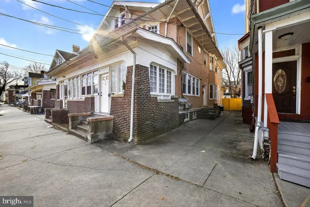 $2,300 | 713 Monmouth Street, Trenton, NJ 08609