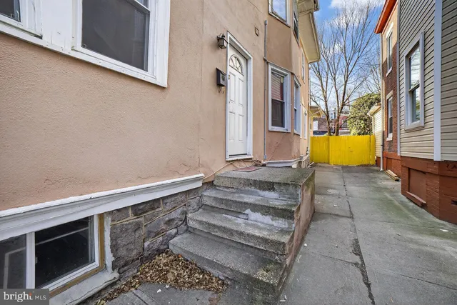 $2,300 | 713 Monmouth Street, Trenton, NJ 08609