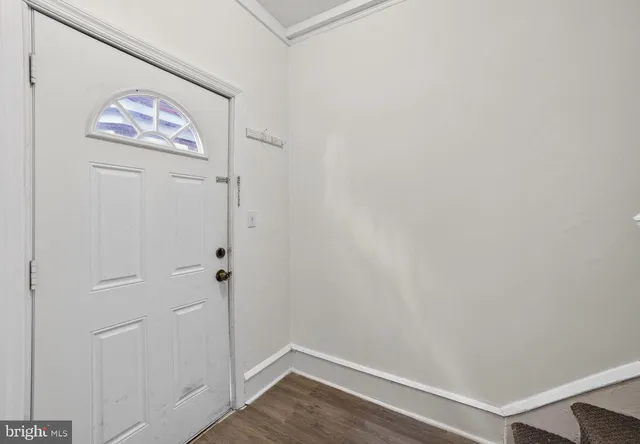 $2,300 | 713 Monmouth Street, Trenton, NJ 08609