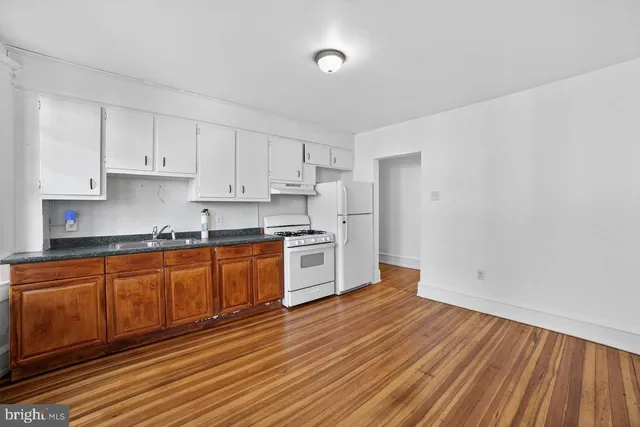 $2,300 | 713 Monmouth Street, Trenton, NJ 08609