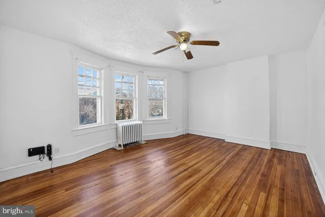 $2,300 | 713 Monmouth Street, Trenton, NJ 08609