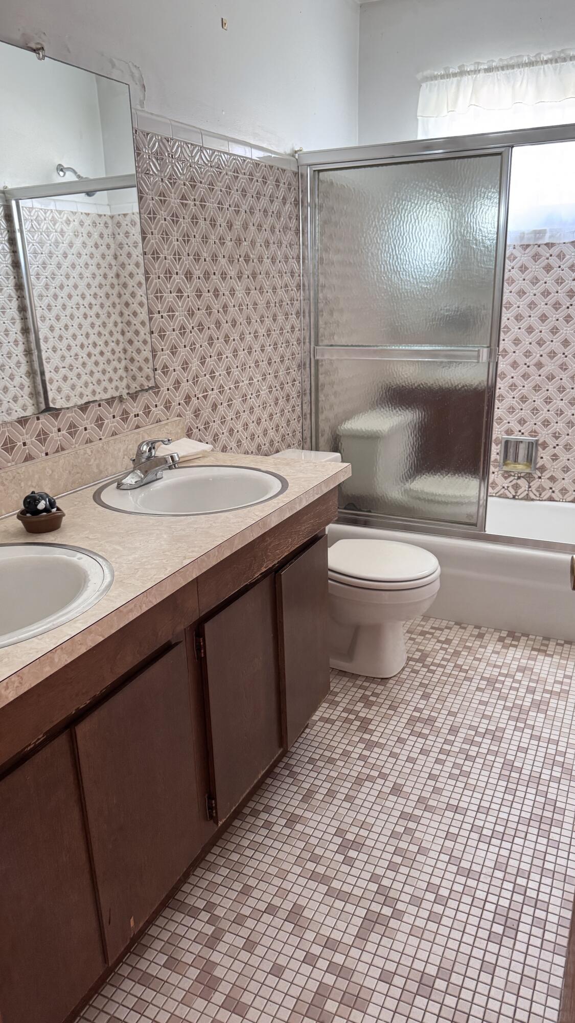 13442 Kerr Street Southgate, MI 48195 - Photo 11 of 23 IMG_1265