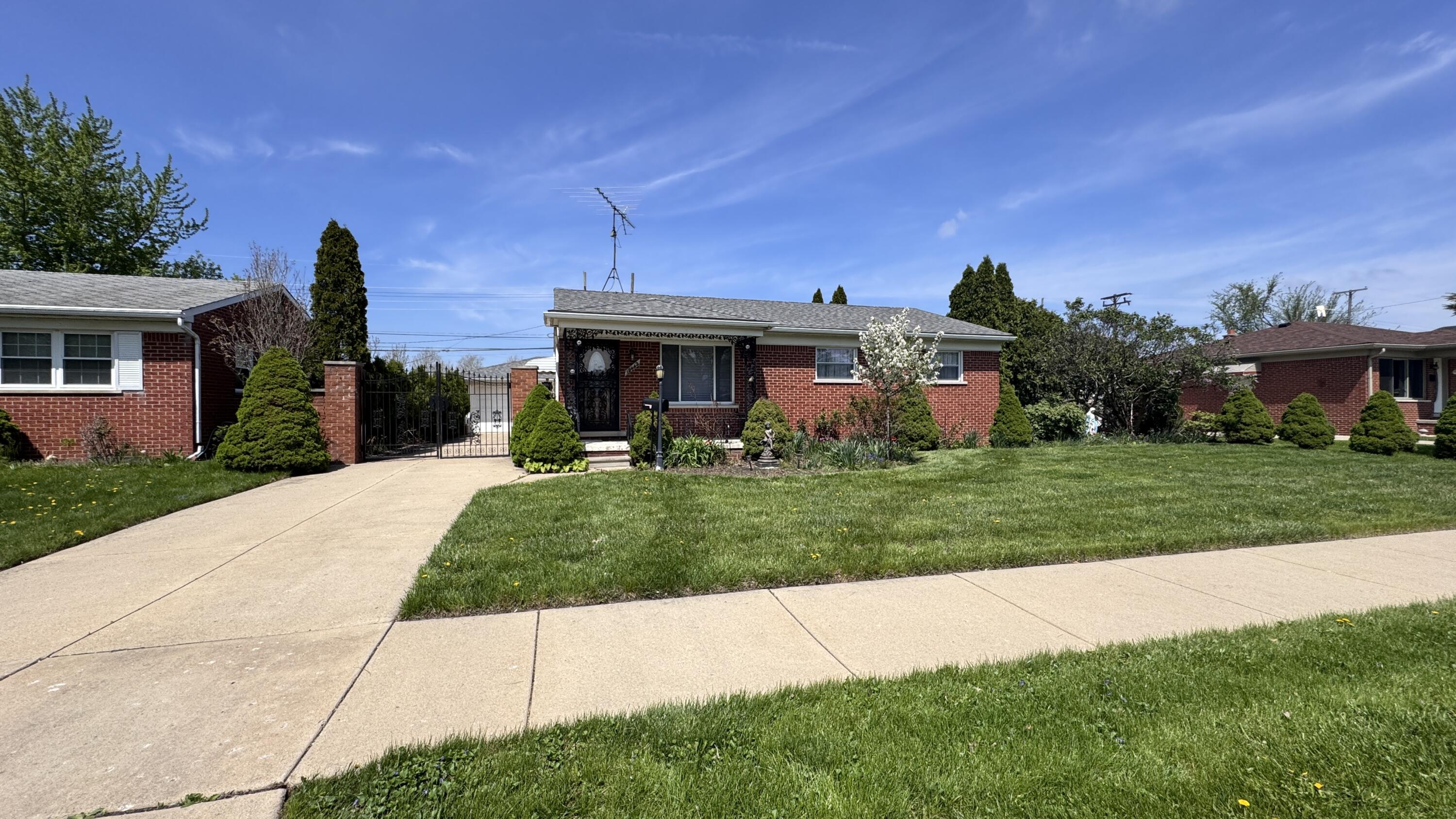 13442 Kerr Street Southgate, MI 48195 - Photo 2 of 23 IMG_1376