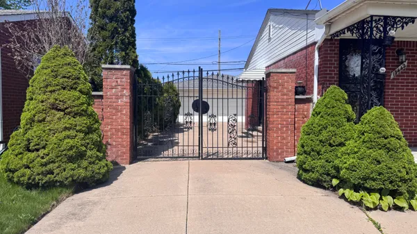 $239,900 | 13442 Kerr Street, Southgate, MI 48195