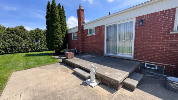 $239,900 | 13442 Kerr Street, Southgate, MI 48195