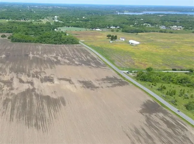 $279,000 | 3 92nd Highway, Smithville, MO 64089