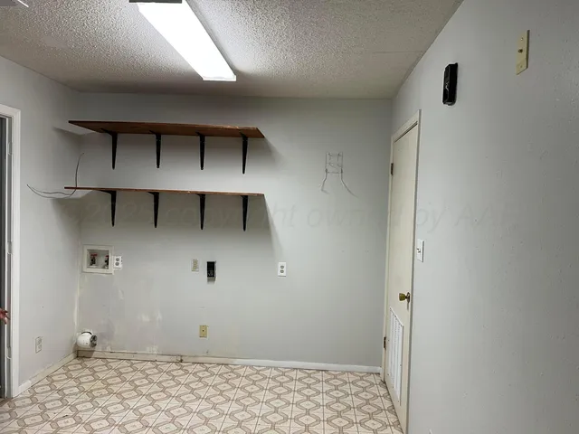 $302,400 | 2420 North Fir Street, Pampa, TX 79065