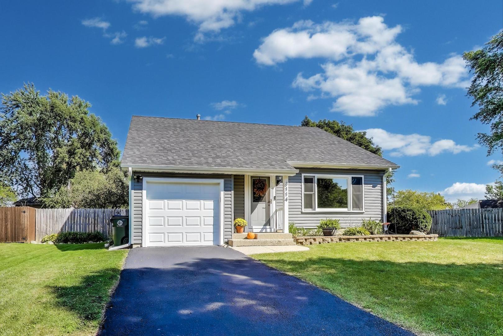 a view of a house with backyard and garden