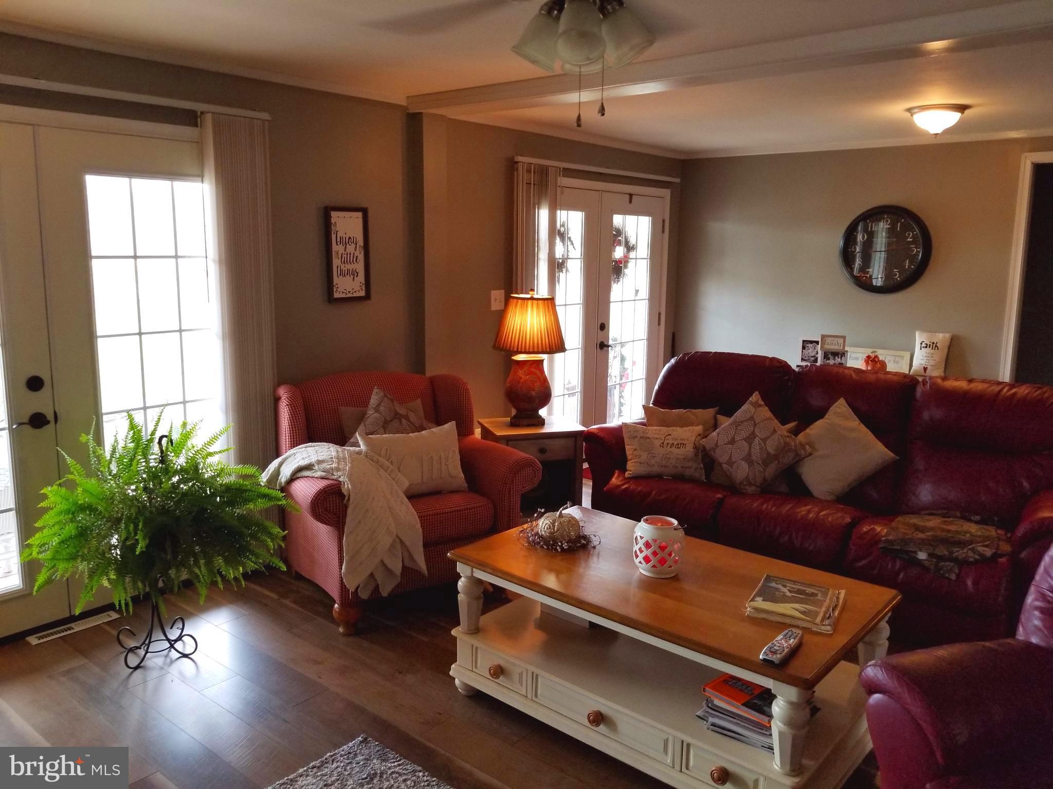 5741 Pious Ridge Road Berkeley Springs, WV 25411 - Photo 15 of 30 Interior (General)