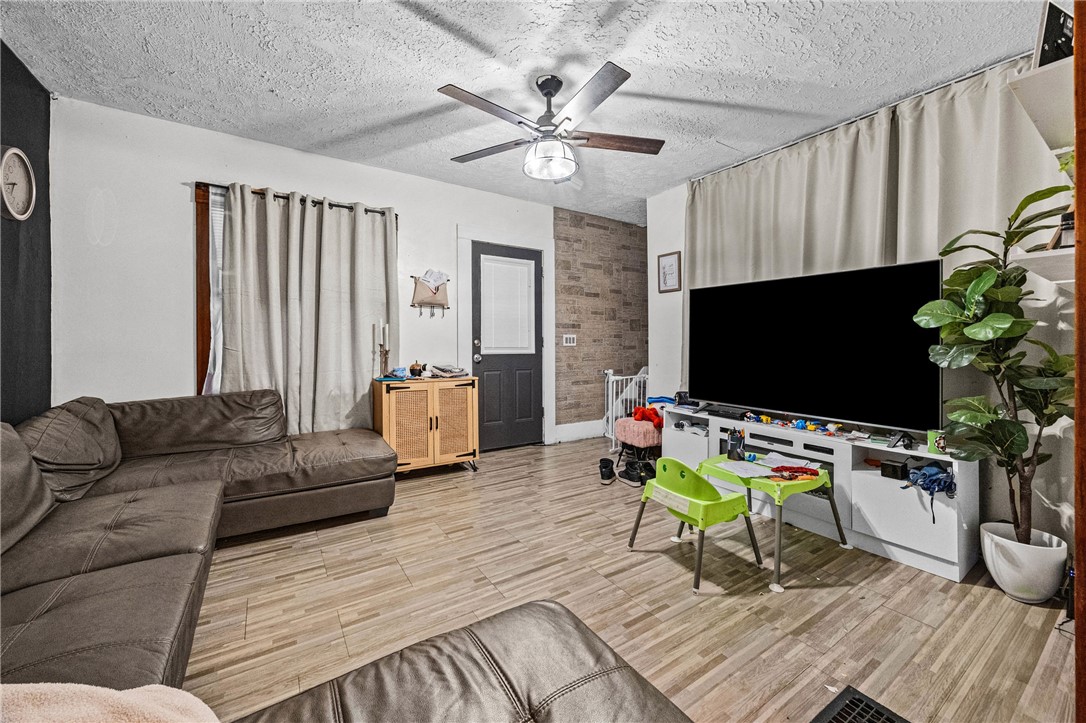639 Emerson Street Rochester, NY 14613 - Photo 4 of 26 Gallery Image 4
