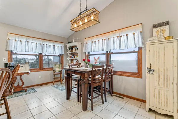 $549,900 | 23371 650th Avenue, Alden, MN 56009