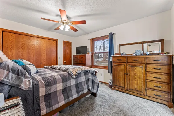 $549,900 | 23371 650th Avenue, Alden, MN 56009