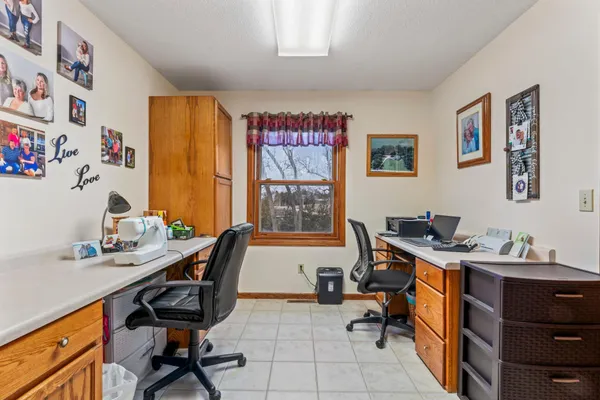 $549,900 | 23371 650th Avenue, Alden, MN 56009