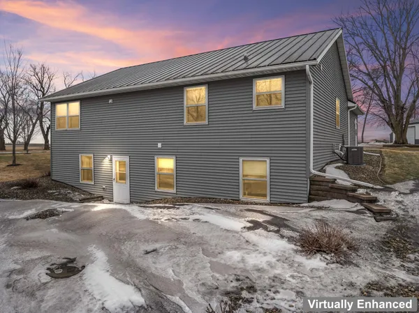 $549,900 | 23371 650th Avenue, Alden, MN 56009