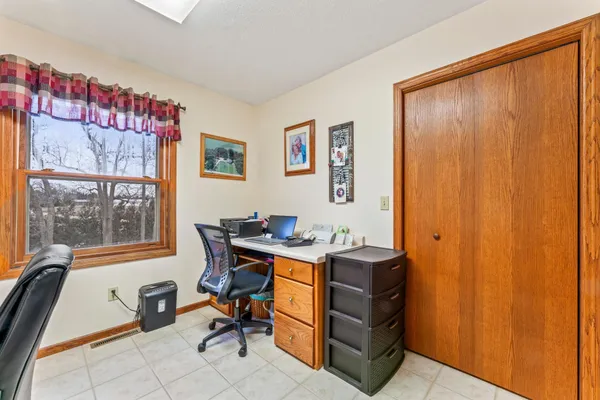 $549,900 | 23371 650th Avenue, Alden, MN 56009