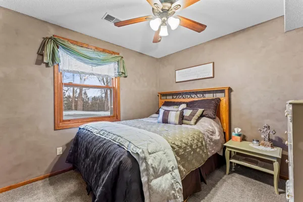 $549,900 | 23371 650th Avenue, Alden, MN 56009