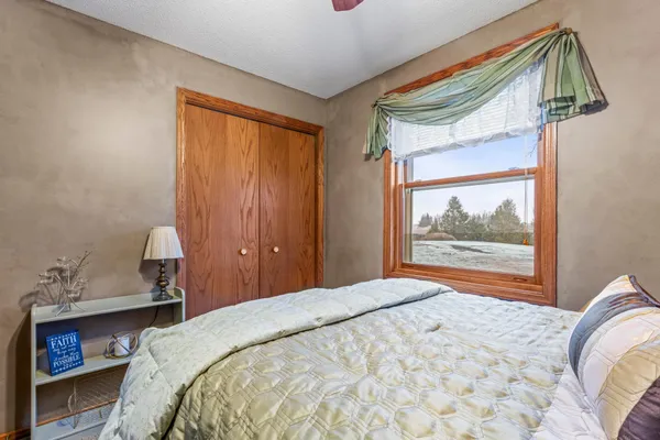 $549,900 | 23371 650th Avenue, Alden, MN 56009